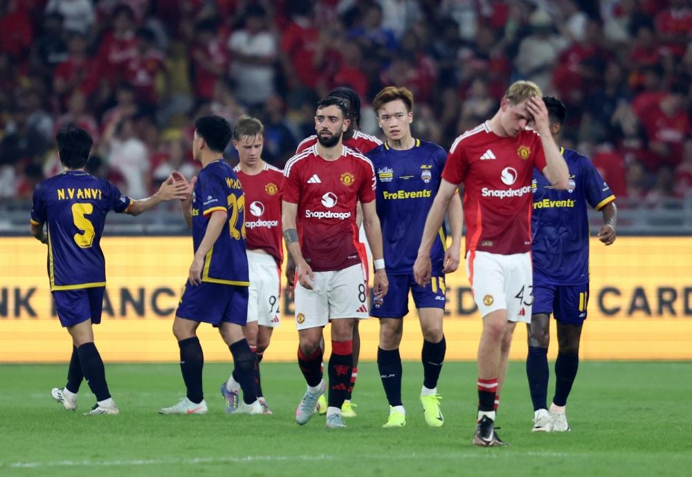 Manchester United embarrassed by Kuala Lumpur defeat on end-of-season tour