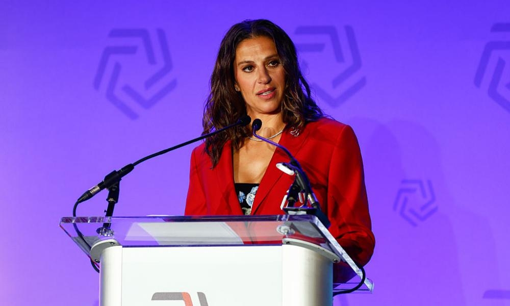 Carli Lloyd apologizes to teammates, family in emotional Hall of Fame speech
