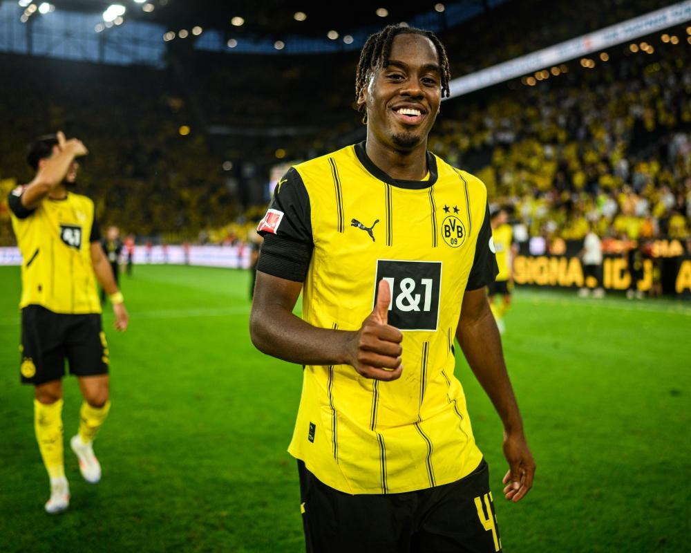 Football transfer rumours: Gittens to Chelsea before first deadline closes?