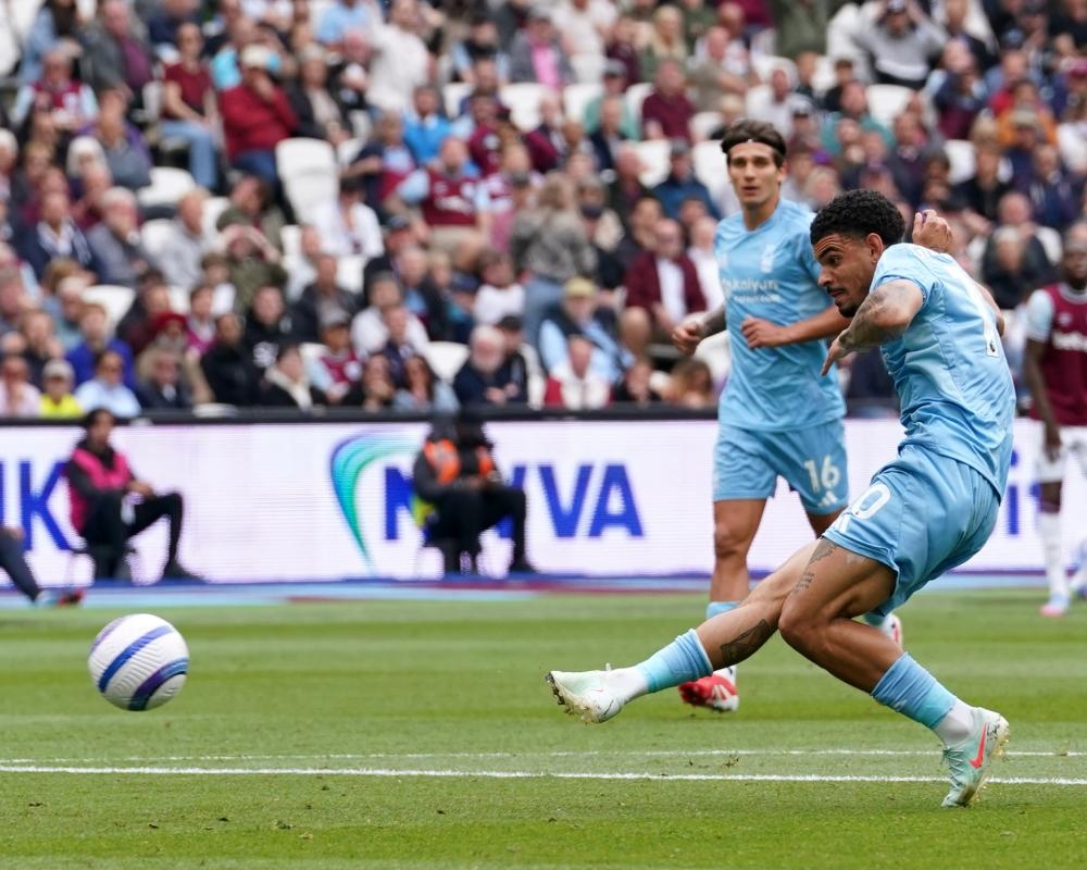 Forest survive West Ham's frantic finale to set up crunch decider against Chelsea