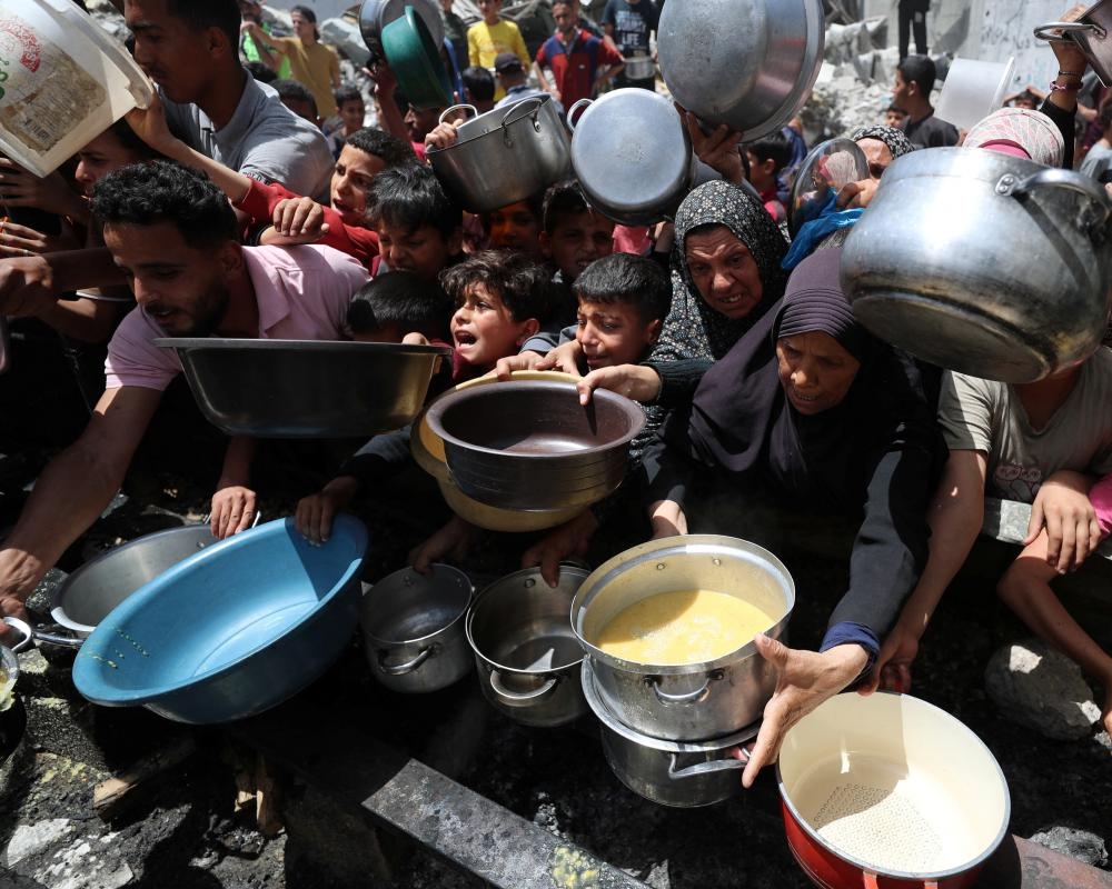 ‘Our hearts ache': the fight for survival in Gaza amid Israel's new offensive and no aid