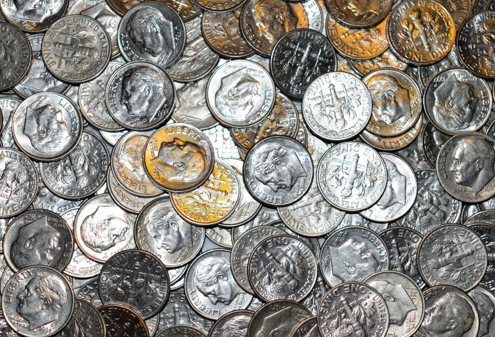 Coin flip: 8m freshly minted dimes spilled on US highway after truck crash
