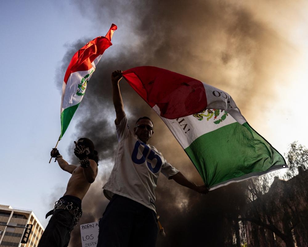 First Thing: Police clash with protesters in Los Angeles as opposition to Trump intensifies