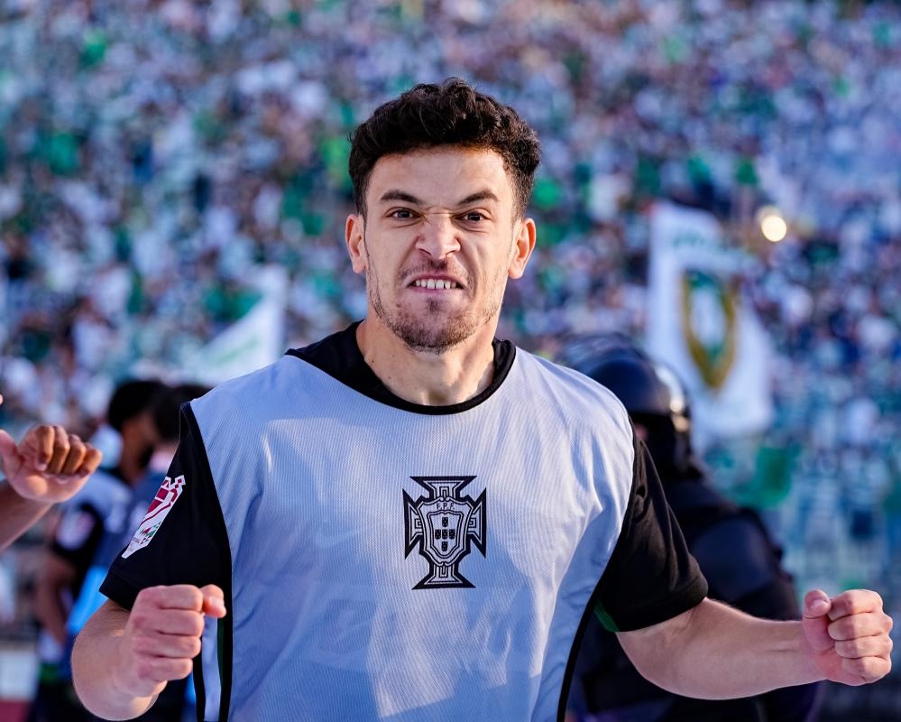 Football transfer rumours: Manchester United to replace Fernandes with Gonçalves?