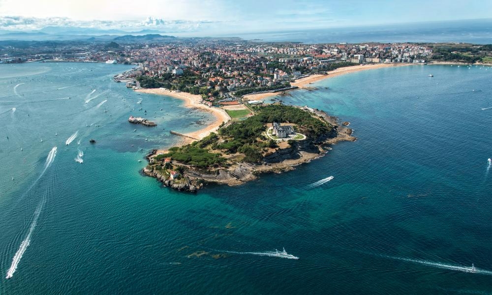 Magnificent mountains, beautiful beaches and elegant cities