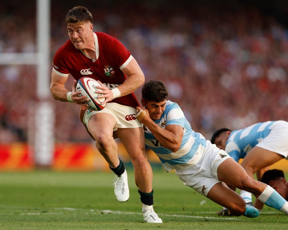 Freeman and Van der Merwe miss chance to make impression in tough Lions opener