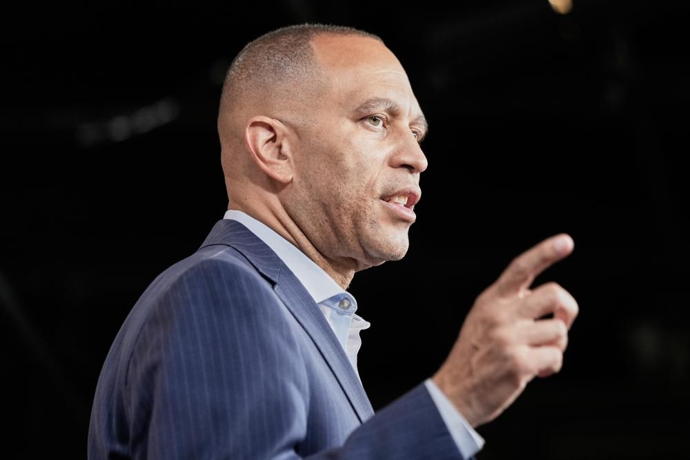 Hakeem Jeffries breaks record for longest House floor speech while opposing GOP tax bill