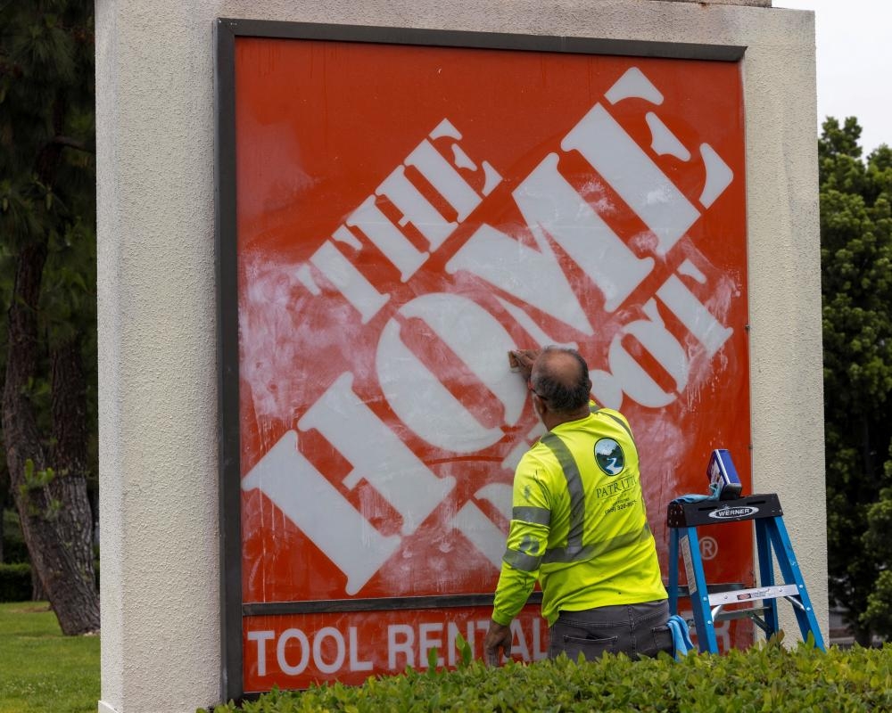At Home Depot, Ice raids terrorize the workers who helped build LA: ‘They just come and grab you'