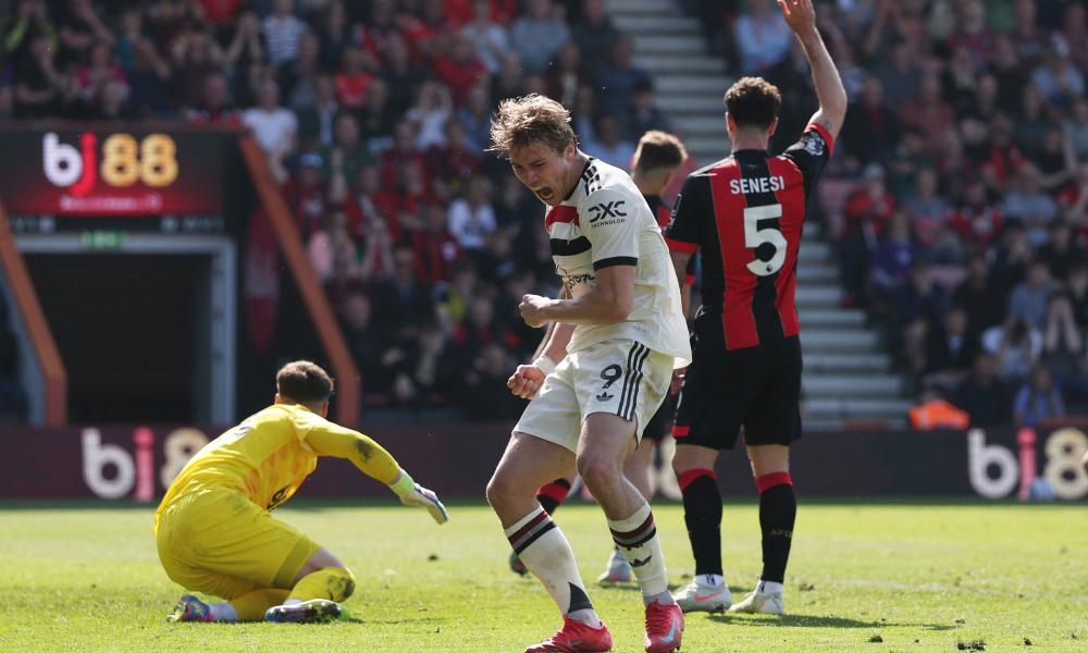 Højlund rescues point for United at Bournemouth as fans miss glories past