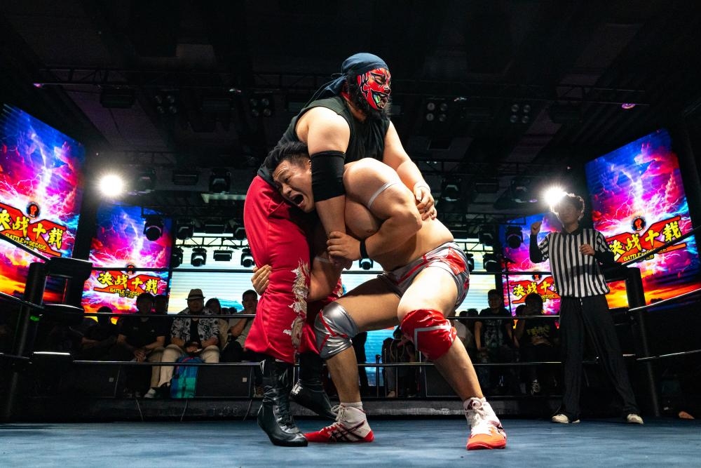 China's pro-wrestlers search for a star to bring the sport out of the shadows