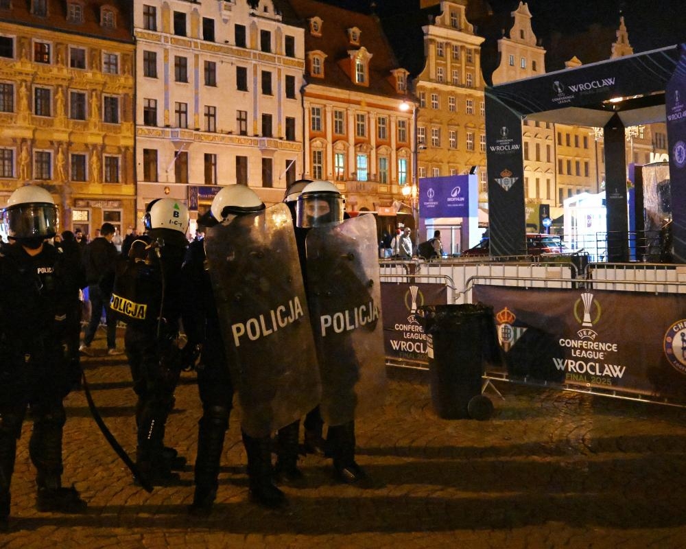 Chelsea and Real Betis fans clash in Wroclaw before Conference League final