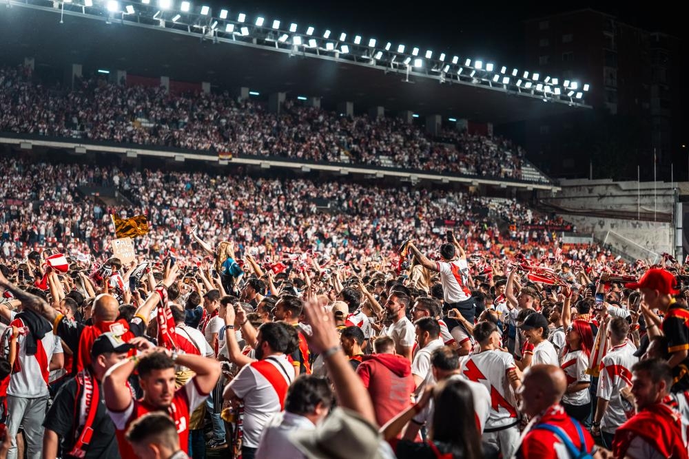 Rayo Vallecano celebrate banner night: ‘25 years later, Europe sees us again'
