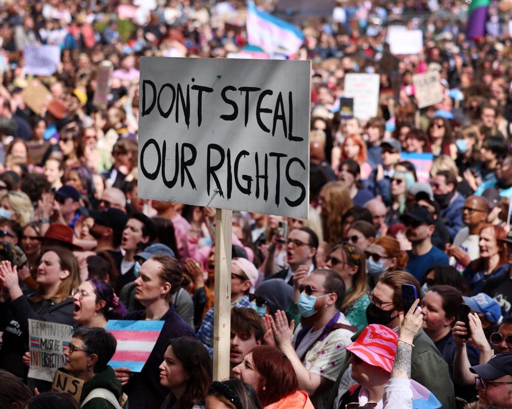 ‘A real mess': splits emerge in Labour over supreme court's gender ruling