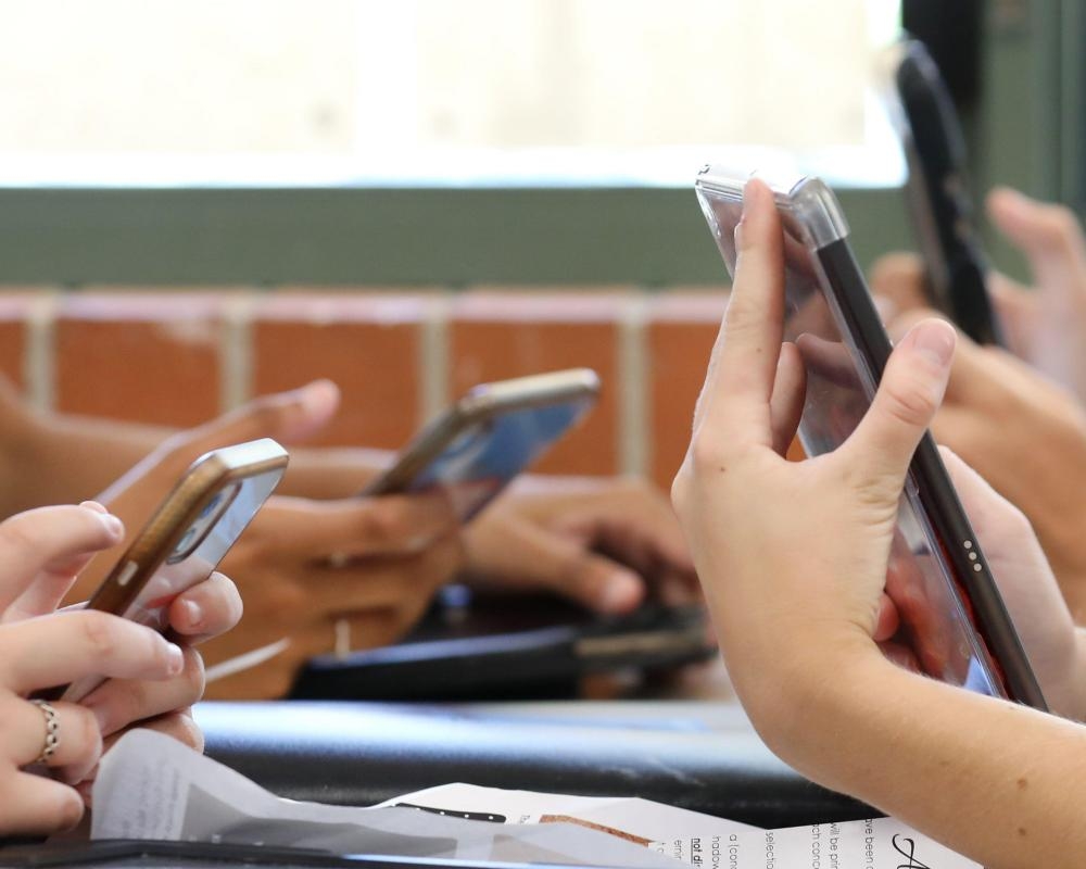 Estonia eschews phone bans in schools and takes leap into AI