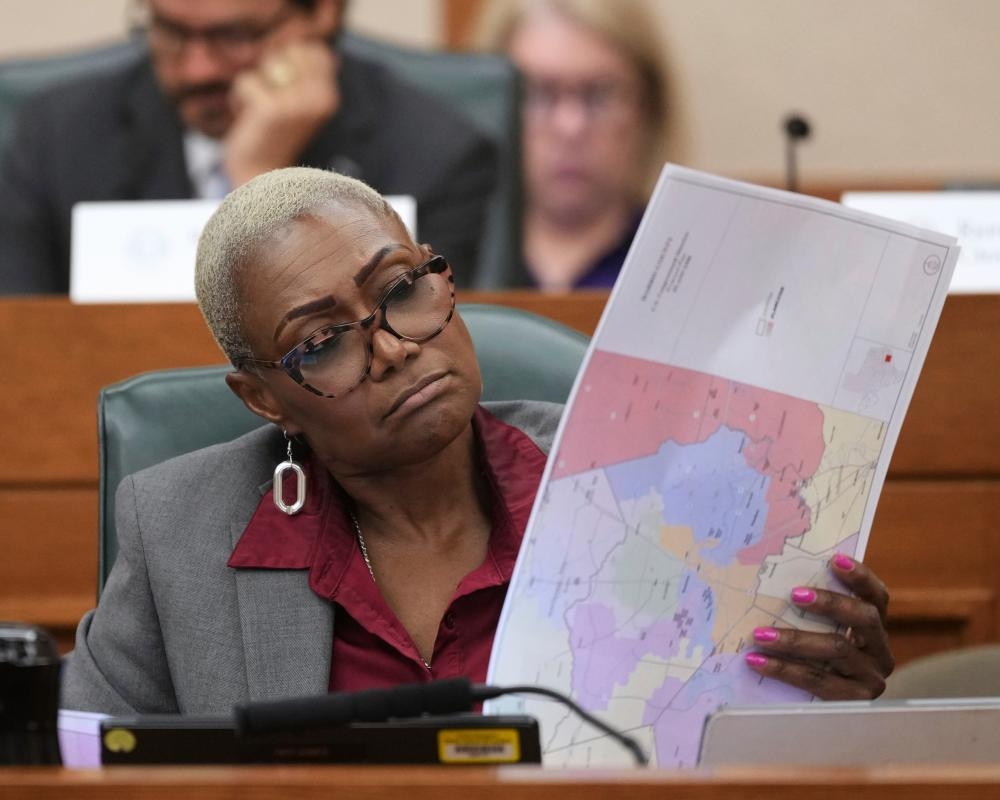 Texas Democrats leave state to prevent vote on redrawing congressional map