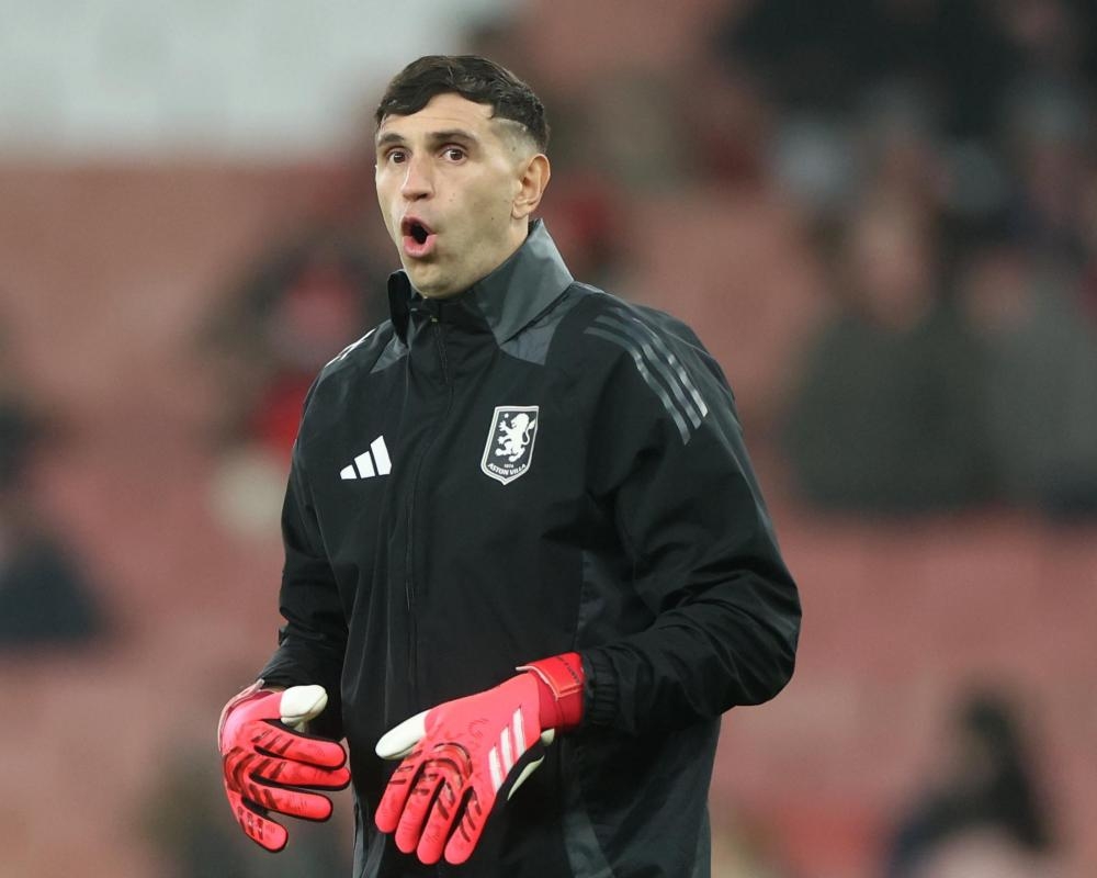 Football transfer rumours: Emiliano Martínez eager to join Manchester United?