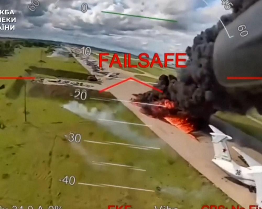 Kremlin and Trump aides raise nuclear war fears after Ukraine drone strike