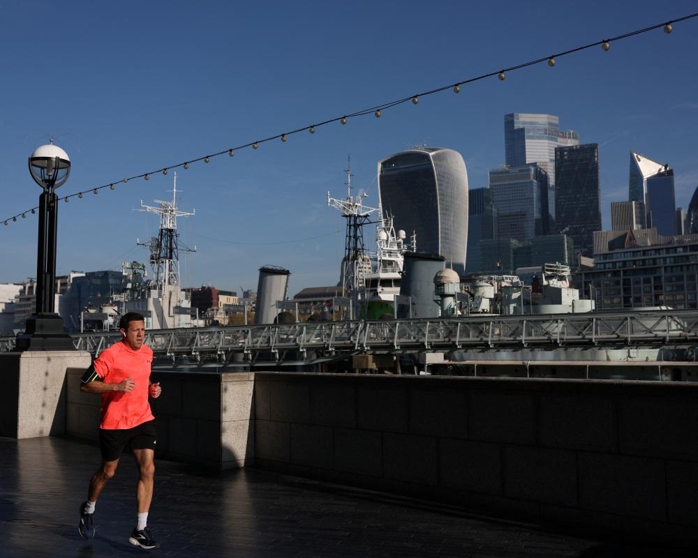 UK service sector confidence higher in June than since before autumn budget