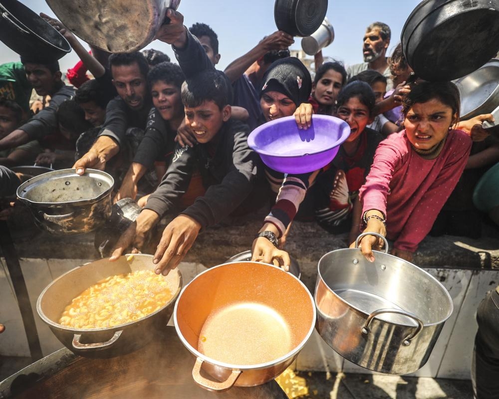 ‘Desperate, traumatised people': Gaza faces wave of looting, theft and violence