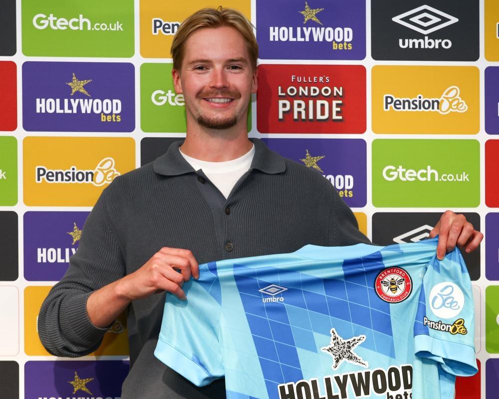 Caoimhín Kelleher completes £18m move from Liverpool to Brentford