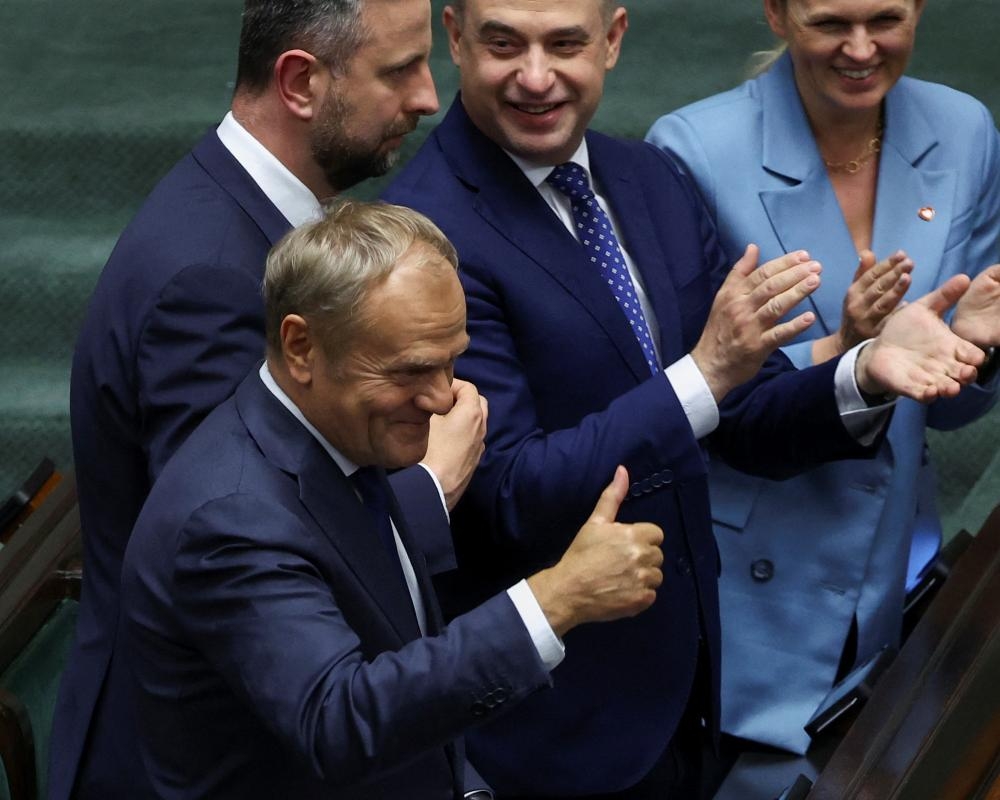 Donald Tusk wins vote of confidence after Polish presidential election blow