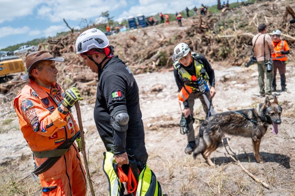 Texas camp leader waited over an hour after flood warning to evacuate
