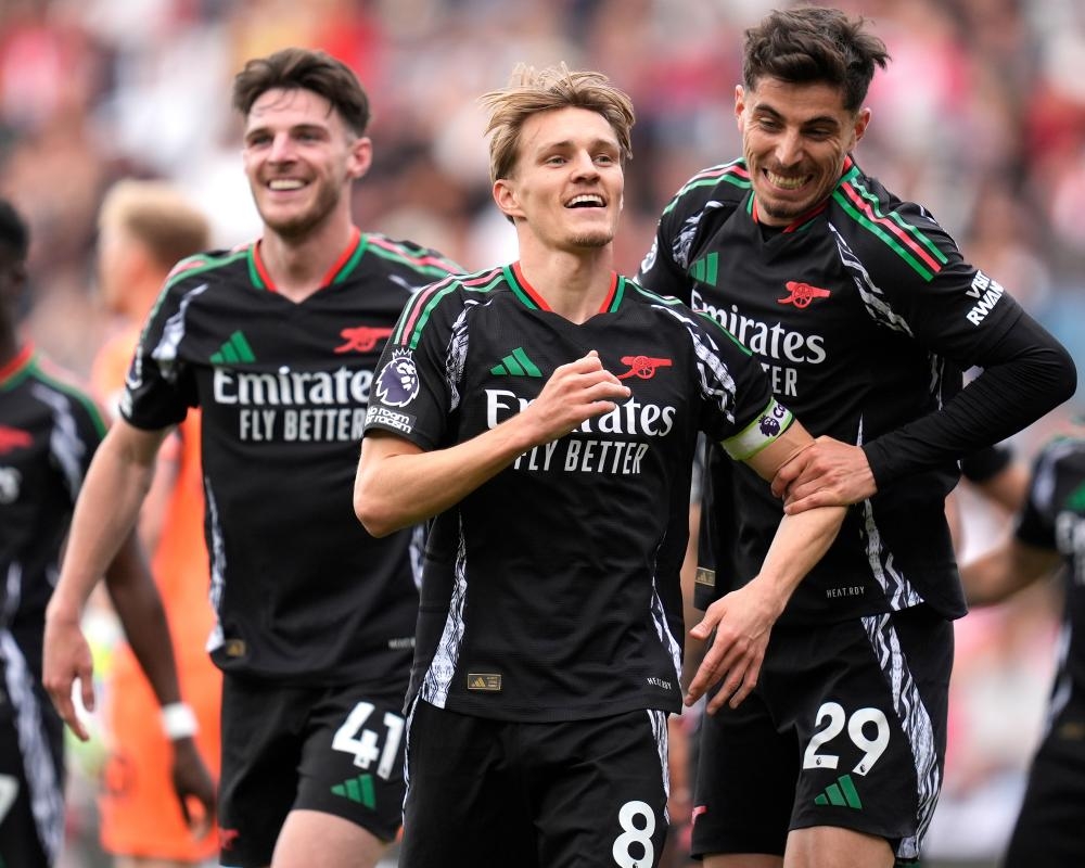 Ødegaard strikes late to earn Arsenal win at Southampton after Tierney's farewell goal