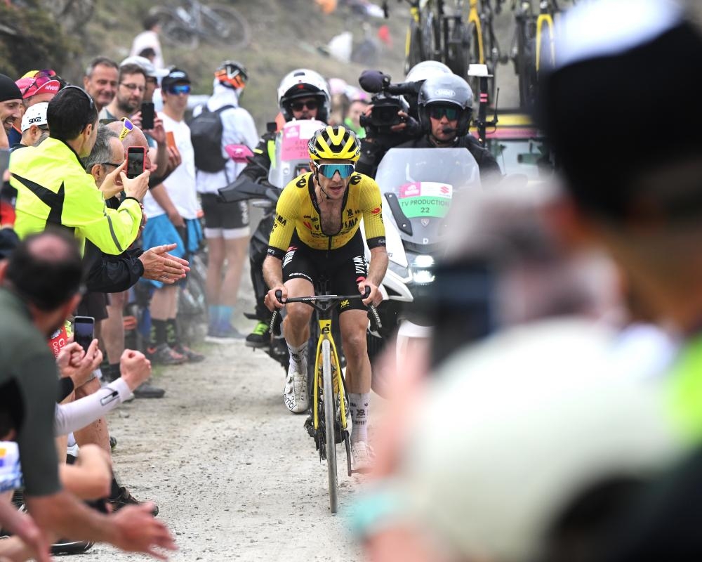 Simon Yates rides away with improbable prize of Giro d'Italia while rivals lose plot
