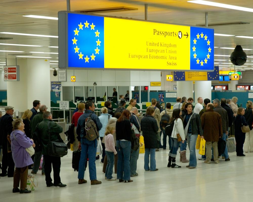 UK on verge of deal with EU to let Britons use European passport e-gates