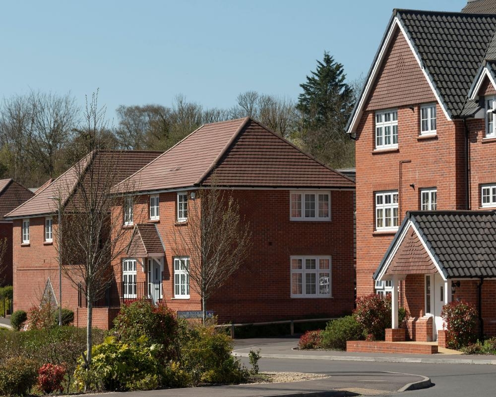 Average asking price for home in Great Britain hits new high of almost £380k