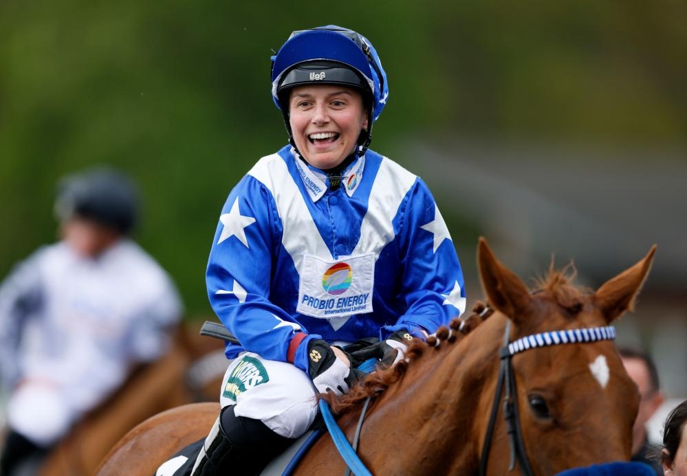 200-1 winner Heavenly Heather kicks off Easter racing with major shock
