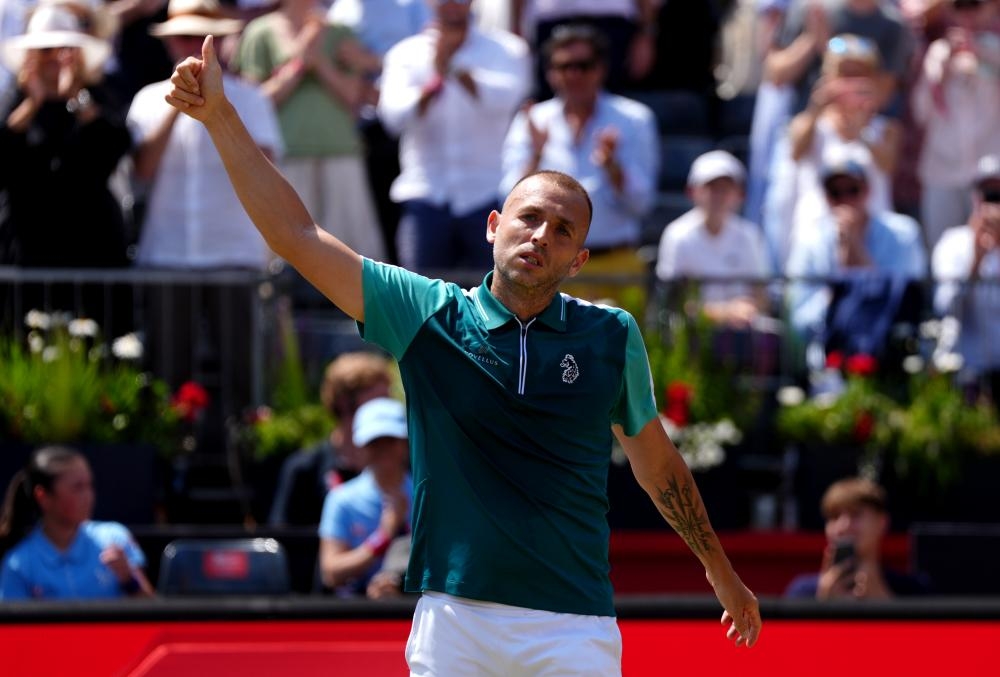 Dan Evans reproduces form of old to beat Frances Tiafoe at Queen's Club