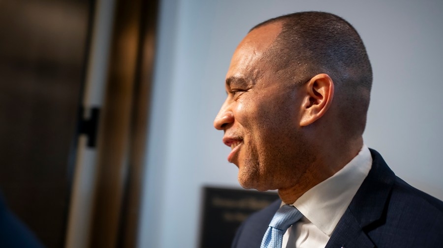 Jeffries says Americans ‘aren't interested in bending the knee to a wannabe king'