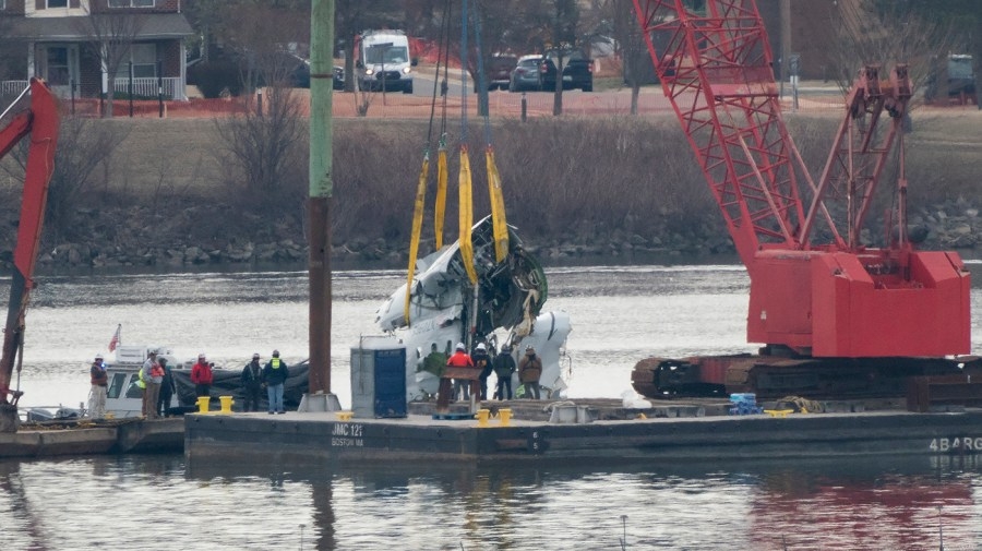 Regional airliner bestows posthumous honors on crew killed in DC crash
