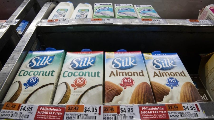 Bipartisan senators unveil measure providing flexibility in school lunch milk options