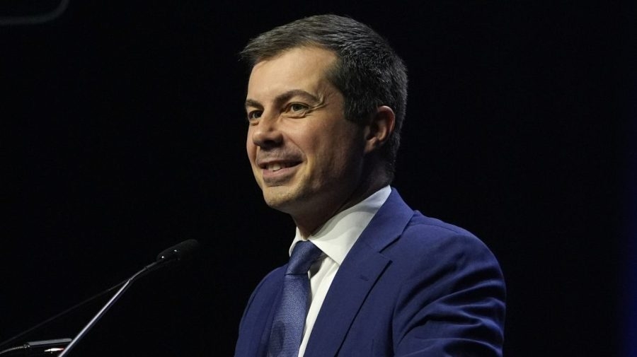 Buttigieg's 2020 Iowa political director launches bid for governor