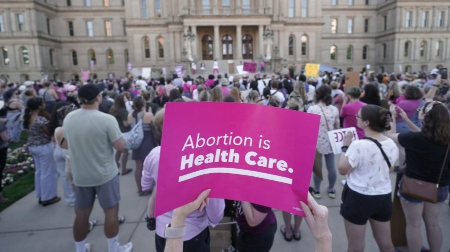 Judge strikes down abortion waiting period in Michigan