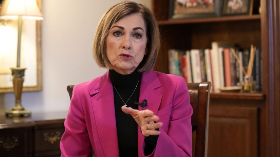Iowa governor signs bill allowing poll workers to challenge voters over citizenship