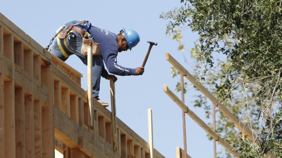 US added 228K jobs in March, jobless rate stays flat