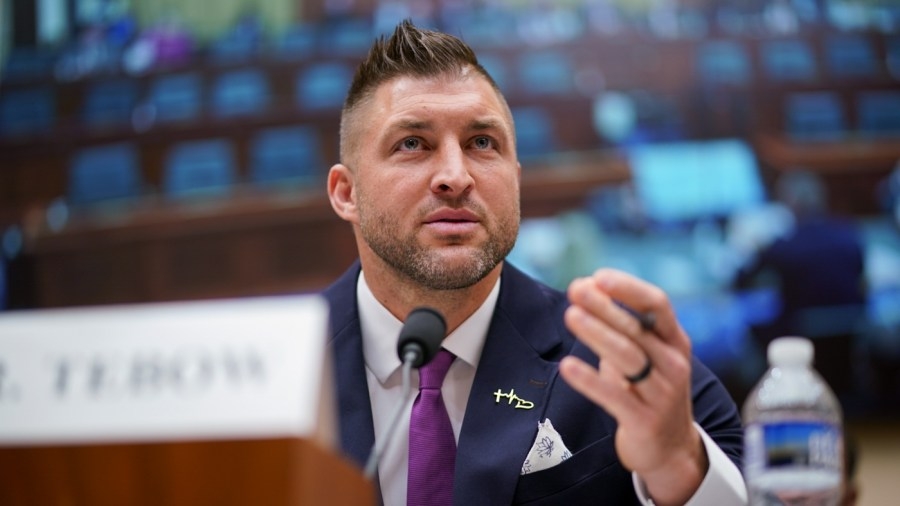 Former NFL star Tim Tebow joins Trump in Oval Office