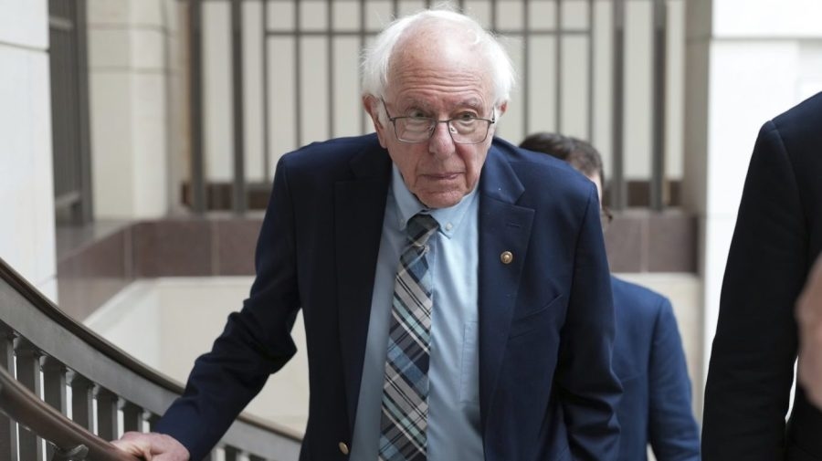 Sanders's ‘Fighting Oligarchy' tour heads to West Virginia, North Carolina