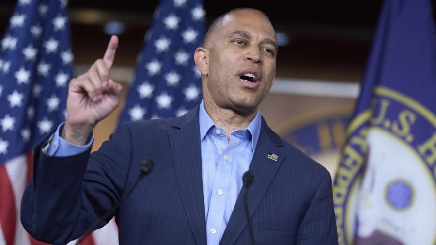 Jeffries all but dares Texas GOP to redraw district lines: ‘Careful what you wish for'