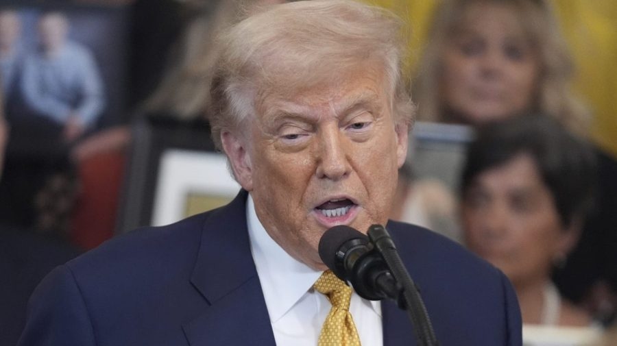 Trump's net approval hits lowest point of second term in DDHQ average