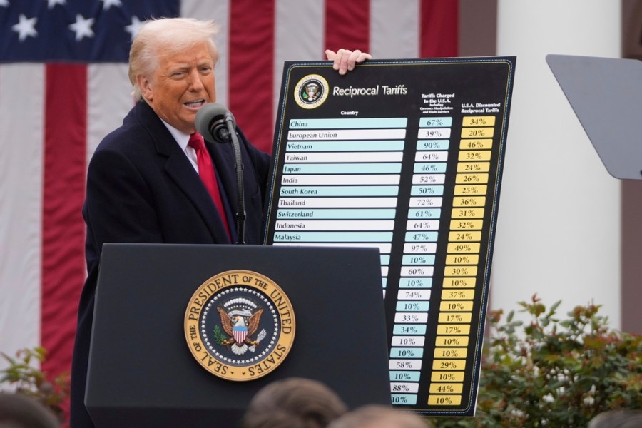 Judge extends pause on order invalidating Trump's tariffs