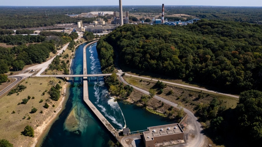 Trump administration orders Michigan coal plant to remain open