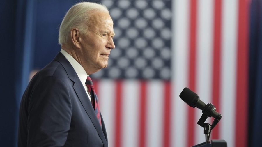 Biden visits students at Harvard Kennedy School