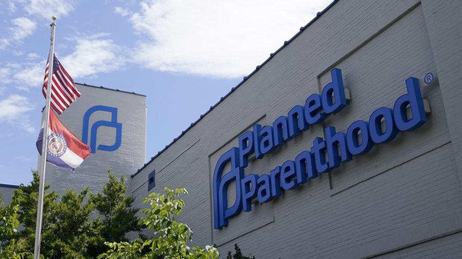 Reproductive health group, ACLU sue Trump administration over Title X funding