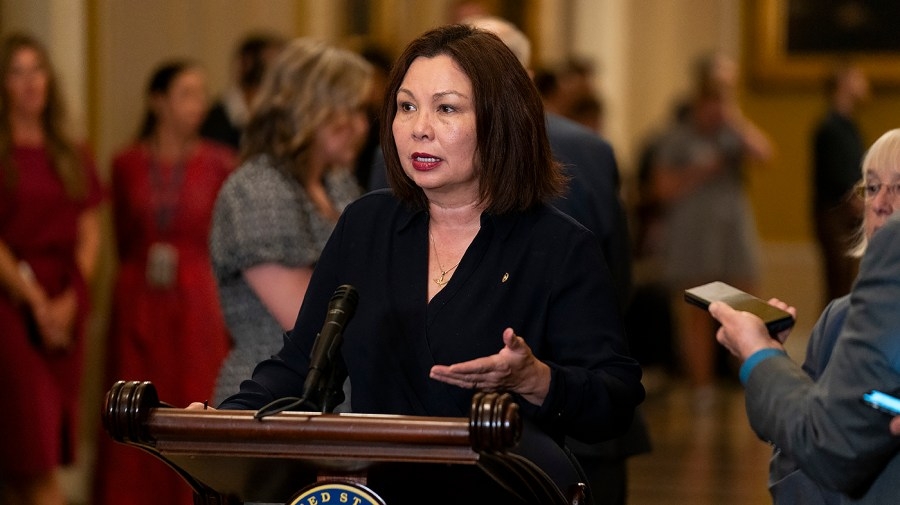 Duckworth announces legislation protecting VA jobs
