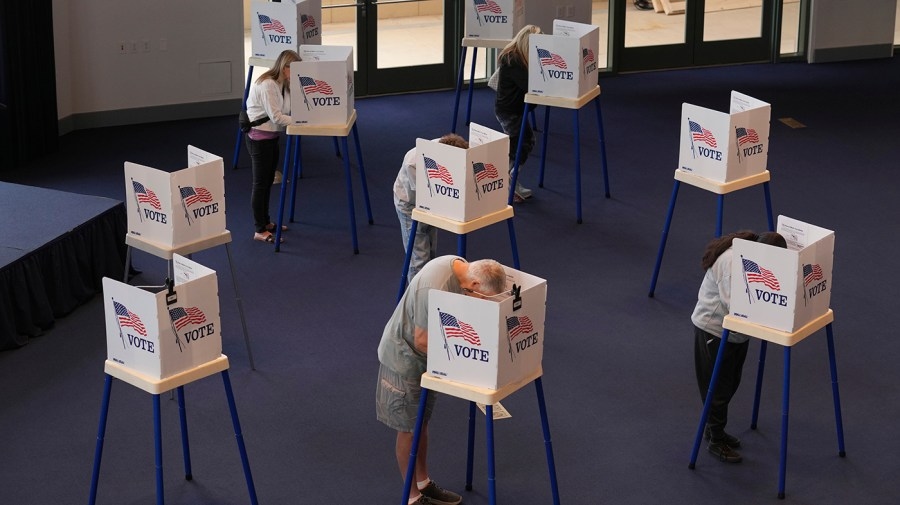 Democrats hear some criticism as redistricting talk picks up