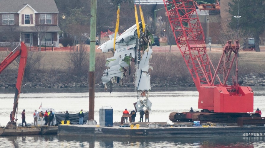 House Dems call on Pentagon to reduce air traffic near DCA after fatal crash